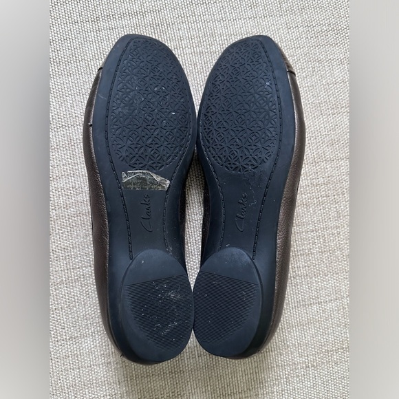 Clarks Artisan Bronze Leather Bow Ballet Flat Cap Toe Comfort Women's 7 Flaw - Picture 10 of 17